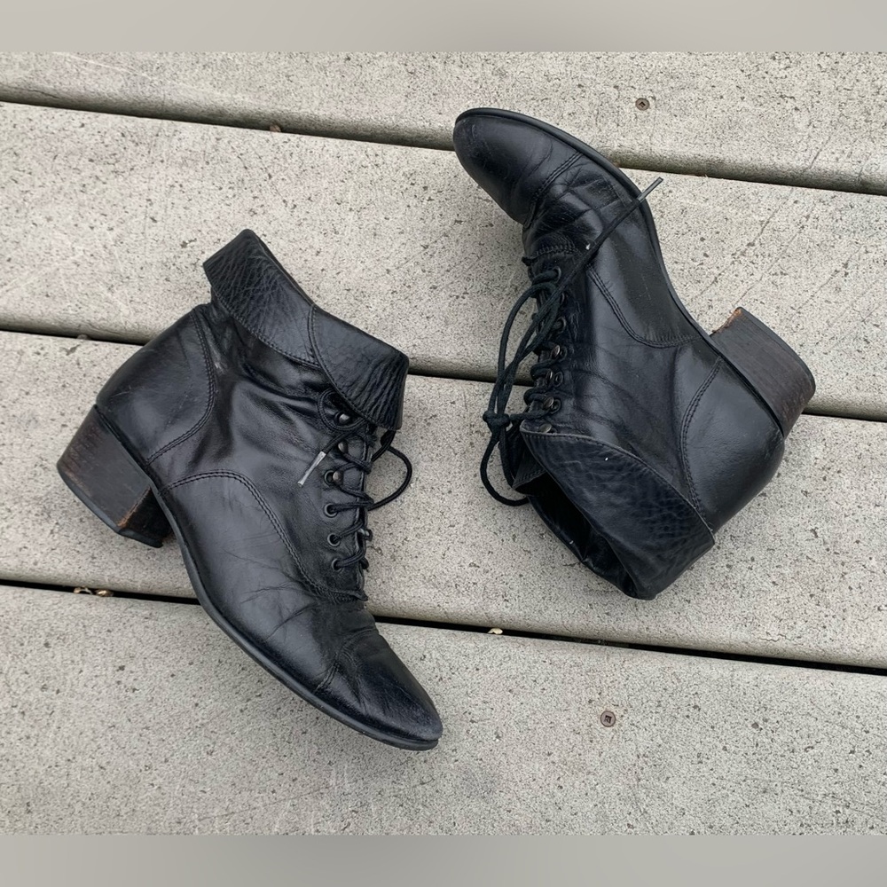 90s Leather Fold Over Peter Pan Boots | Vintage Black Lace Up Ankle Booties
